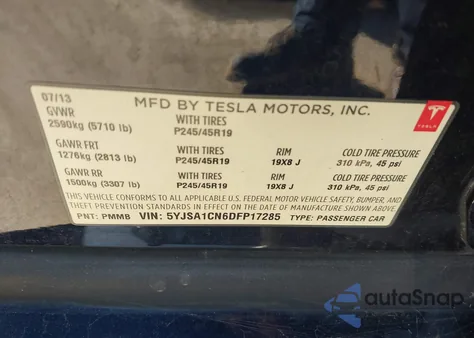 2013 Tesla Model S z USA, uszkodzony, nr VIN 5YJSA1CN6DFP17285